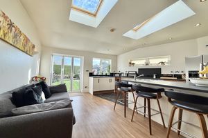 Kitchen/Breakfast Room- click for photo gallery